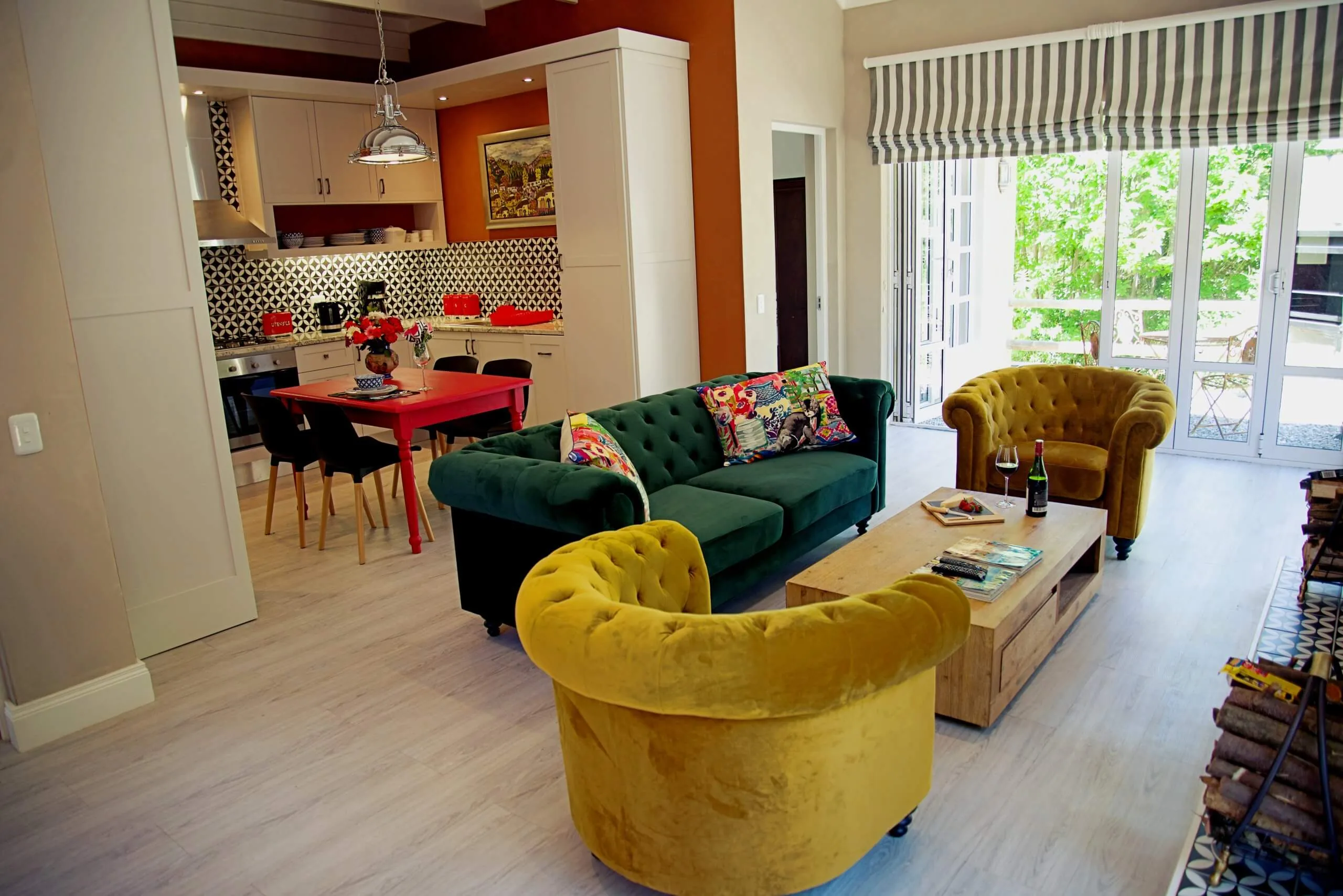 Mon's Garden Cottages hero background